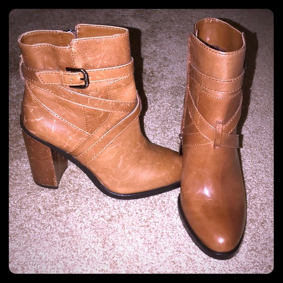 Vince Camuto Shoes - Vince Camuto Leather Booties, size 5.5